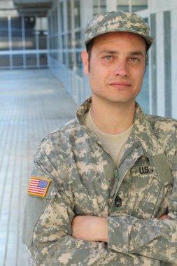 Derin Düşüncelere dalmış Asker