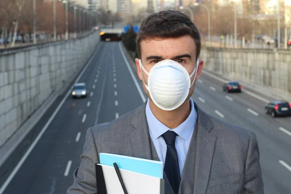 Empresario Usando Respirando Una Máscara —  Fotos de Stock