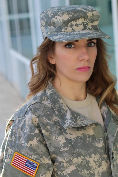 Militar Mujer Sonriendo Con Espacio Copia —  Fotos de Stock