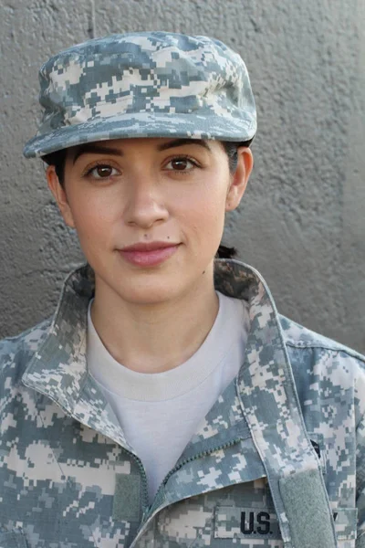 Retrato Una Hermosa Joven Con Chaqueta Sombrero Estilo Militar Verde —  Fotos de Stock