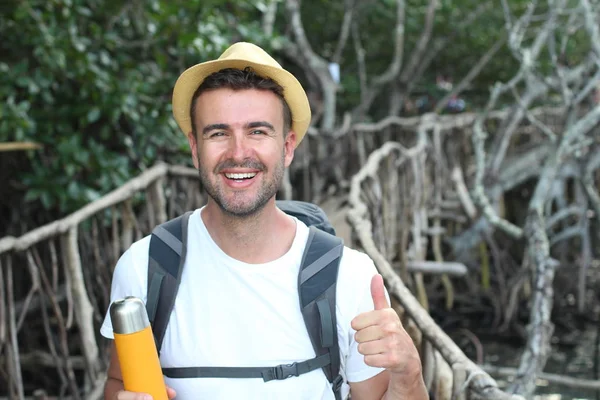 Close Portret Van Knappe Jonge Toerist Met Strohoed Natuur — Stockfoto