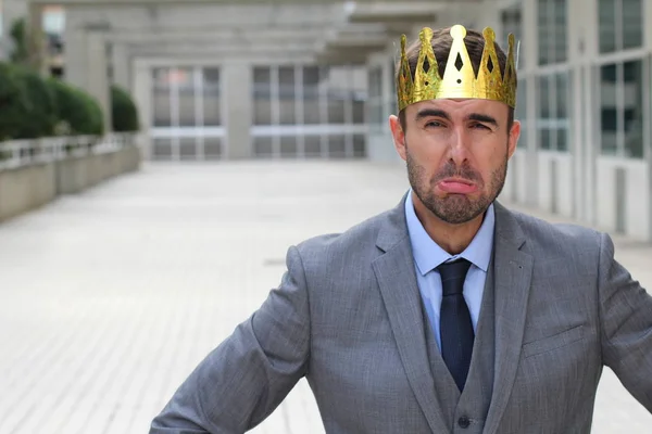 Homme Affaires Heureux Avec Une Couronne Dans Espace Bureau — Photo