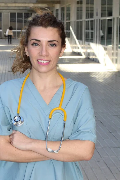 Krankenpfleger Krankenhauseinfahrt — Stockfoto