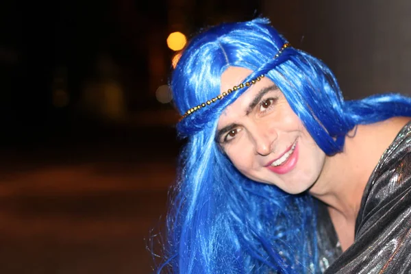 Nahaufnahme Porträt Einer Jungen Transsexuellen Mit Blauen Haaren Auf Der — Stockfoto