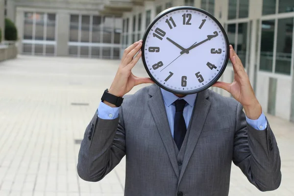 Homme Affaires Tenant Grande Horloge Vintage — Photo