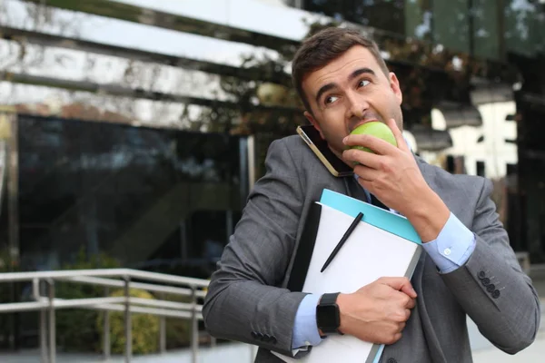 Close Retrato Belo Jovem Empresário Terno Falando Por Telefone Rua — Fotografia de Stock