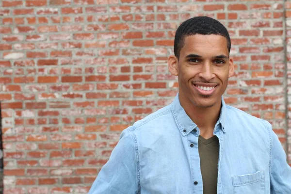 Close Retrato Belo Jovem Afro Americano Roupas Casuais Rua — Fotografia de Stock