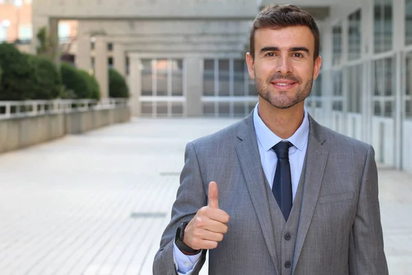 Empresário Mostrando Polegar Para Cima — Fotografia de Stock