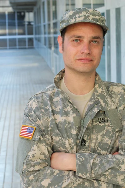 Derin Düşüncelere dalmış Asker