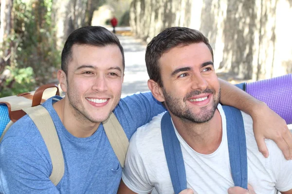 Gay Paar Genieten Wandeling Dag — Stockfoto