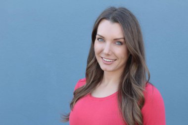 Muhteşem kadın, fotokopi aletiyle yakınlaş.