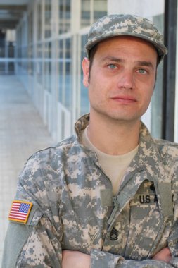 Derin Düşüncelere dalmış Asker