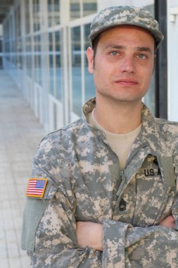 Derin Düşüncelere dalmış Asker