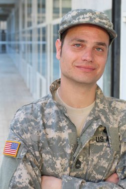 Derin Düşüncelere dalmış Asker