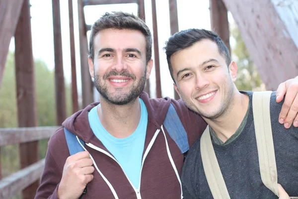 Pareja Gay Disfrutando Caminata Durante Día — Foto de Stock