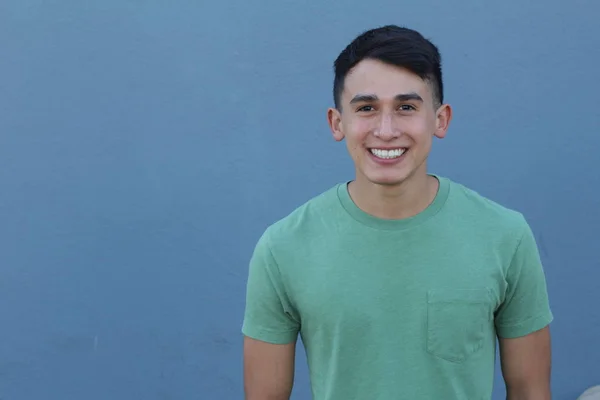 Close Retrato Belo Jovem Shirt Verde Frente Parede Azul — Fotografia de Stock