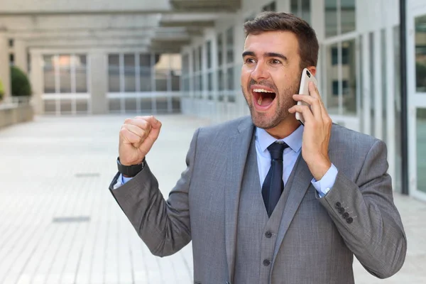 Empresário Ouvindo Telefone Com Entusiasmo — Fotografia de Stock