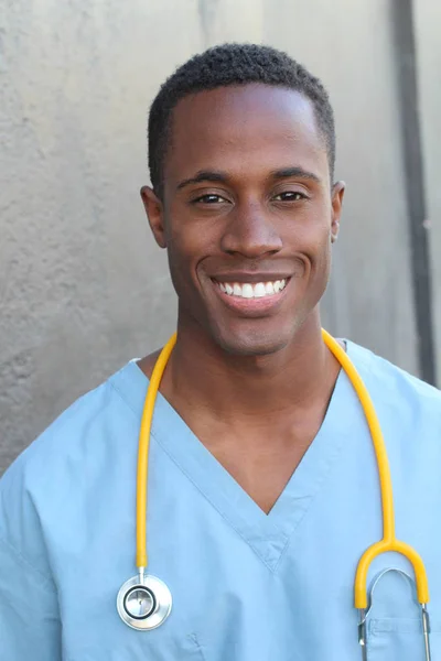 Nahaufnahme Porträt Eines Hübschen Jungen Afrikanisch Amerikanischen Arztes Vor Grauer — Stockfoto