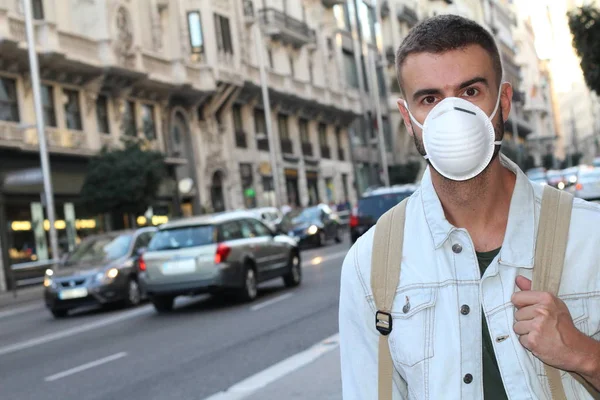 Portrait Près Beau Jeune Homme Masque Sécurité Médicale Dans Rue — Photo