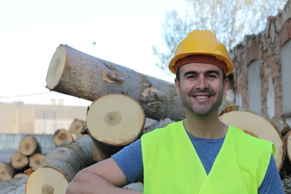 Lumberjack Orgulhoso Depois Cortar Monte Árvores — Fotografia de Stock