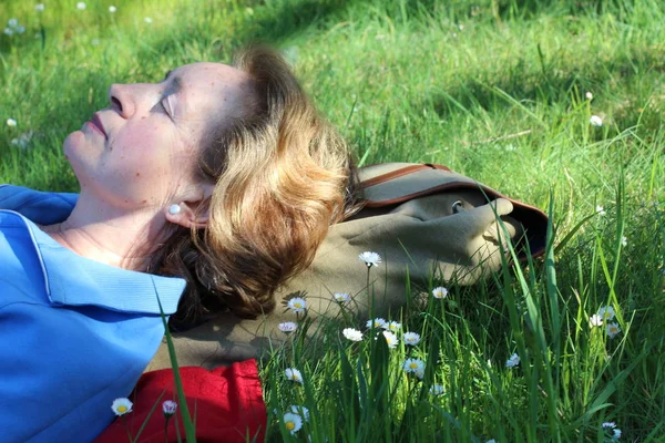 Volwassen Vrouw Het Nemen Van Een Pauze — Stockfoto