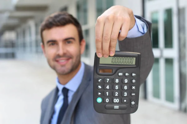 Primer Plano Retrato Guapo Joven Empresario Sosteniendo Calculadora Calle — Foto de Stock