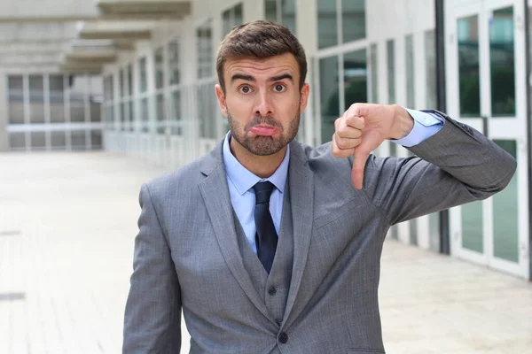 Cruel Hombre Dando Pulgar Sólido Hacia Abajo — Foto de Stock