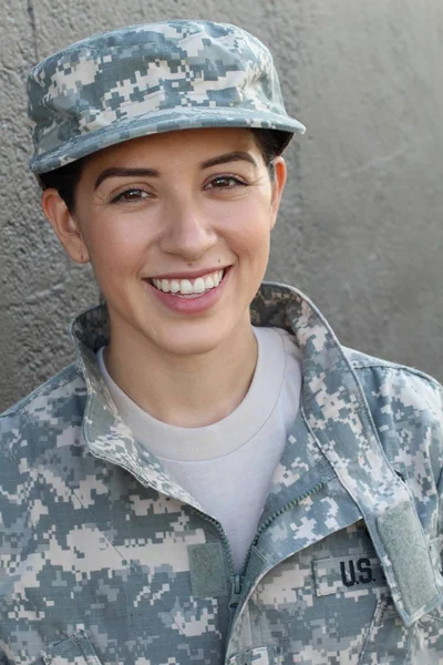 Retrato Una Hermosa Joven Con Chaqueta Sombrero Estilo Militar Verde — Foto de Stock