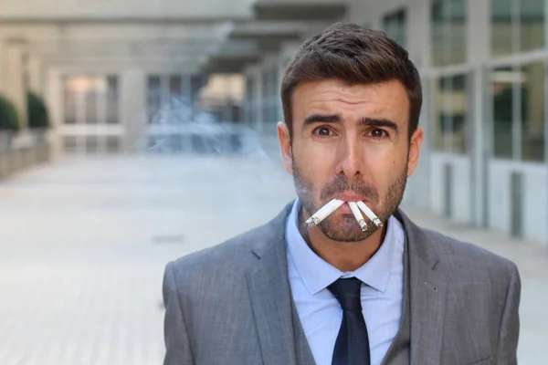 Close Retrato Belo Jovem Empresário Fumando Muitos Cigarros Rua — Fotografia de Stock