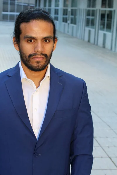 Close Portret Van Knappe Jonge Zakenman Blauw Jasje Straat — Stockfoto