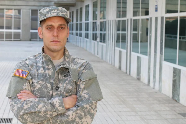 Close Retrato Belo Jovem Soldado Uniforme Rua — Fotografia de Stock