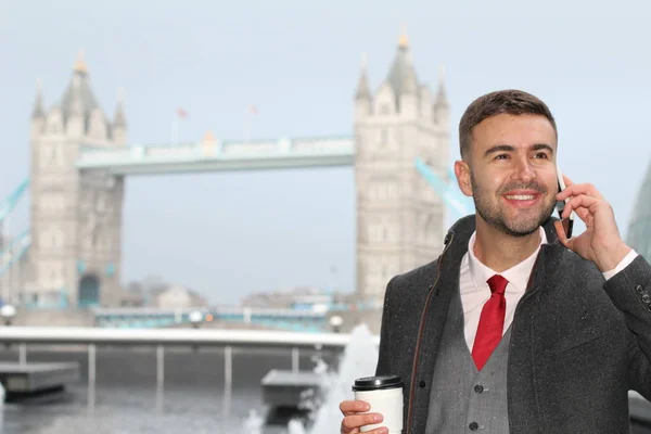 Close Retrato Bonito Jovem Empresário Com Copo Papel Café Frente — Fotografia de Stock