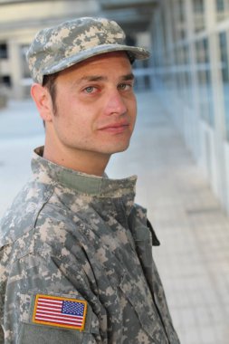 Derin Düşüncelere dalmış Asker