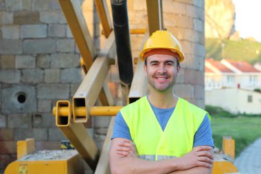 Kopya alanı olan erkek inşaat işçisi