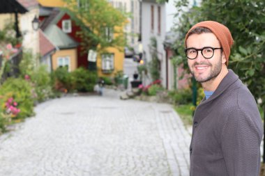 Moda belirleyicisi şehirde geziniyor