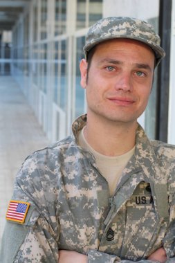 Derin Düşüncelere dalmış Asker