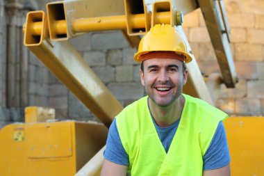 Kopya alanı olan erkek inşaat işçisi