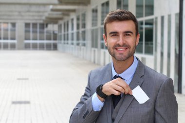 İşadamı sana kartvizitini vermek üzere.