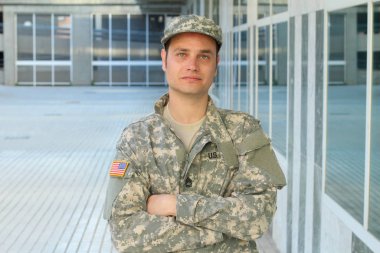 Derin Düşüncelere dalmış Asker
