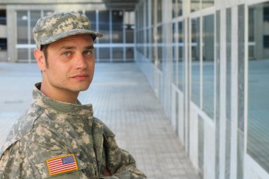 Derin Düşüncelere dalmış Asker