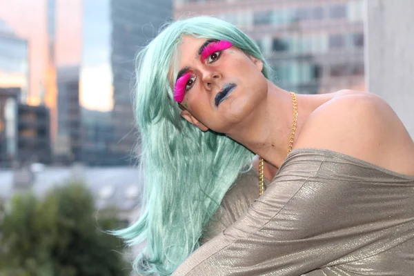 Портрет Транссексуальної Жінки Вулиці Міста Ввечері — стокове фото