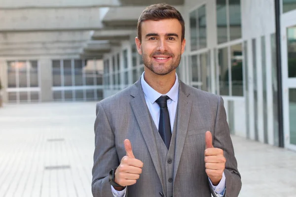 Empresário Mostrando Polegar Para Cima — Fotografia de Stock