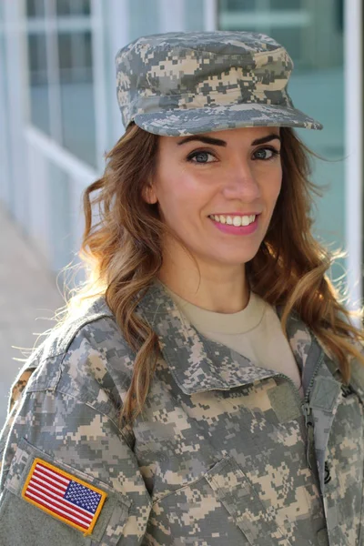 Militar Mujer Sonriendo Con Espacio Copia —  Fotos de Stock