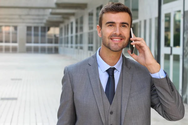 Empresário Ouvindo Telefone Com Entusiasmo — Fotografia de Stock