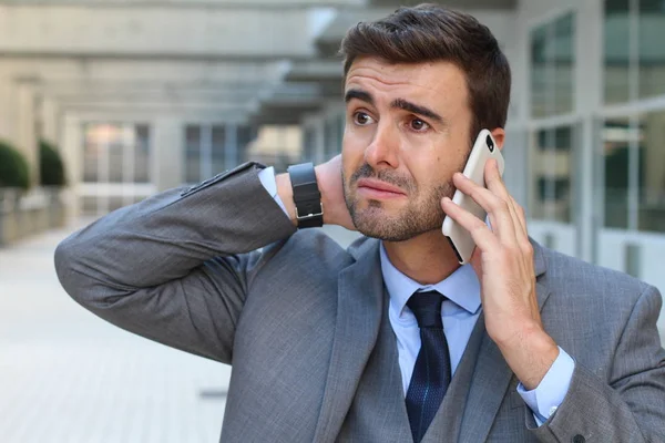 Närbild Porträtt Stilig Ung Affärsman Talar Telefon Gatan — Stockfoto