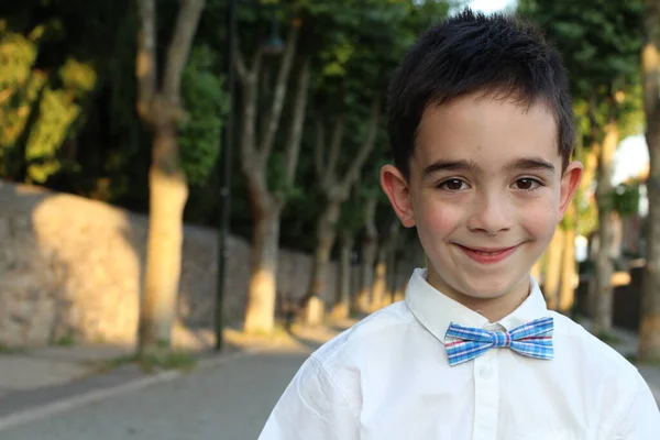 Retrato Cerrado Niño Con Estilo Camisa Blanca Corbata Aire Libre —  Fotos de Stock