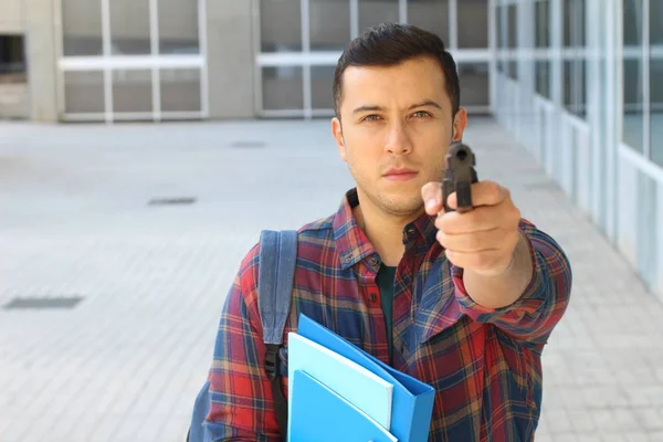 Zblízka Portrét Pohledného Mladého Studenta Pistolí Ulici — Stock fotografie