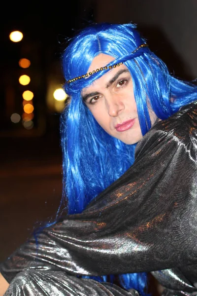 Close Portret Van Jong Transseksueel Met Blauw Haar Straat — Stockfoto