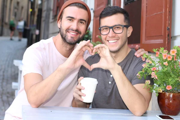 Couple Heureux Souriant Pendant Date Dans Café Plein Air — Photo