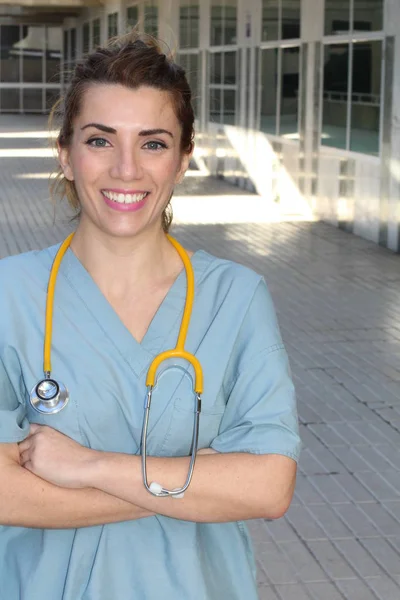 Krankenpfleger Krankenhauseinfahrt — Stockfoto